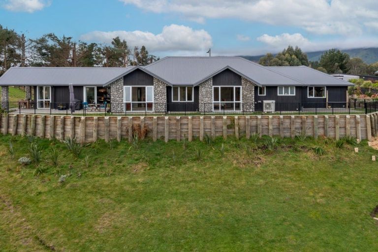 Photo of property in 20 Te Heke Place, Waikanae, 5036