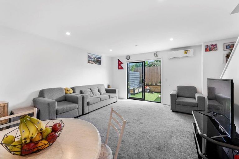 Photo of property in 6/83 Vodanovich Road, Te Atatu South, Auckland, 0610