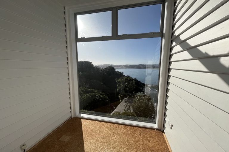 Photo of property in 24 Hungerford Road, Lyall Bay, Wellington, 6022