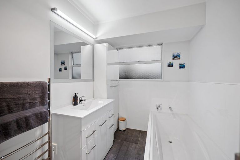 Photo of property in 48 Marlborough Avenue, Glenfield, Auckland, 0629