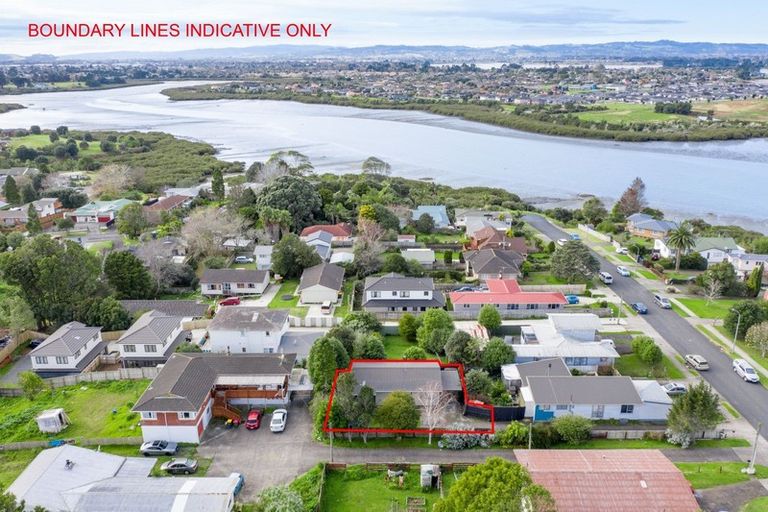 Photo of property in 2/26 Estuary Road, Weymouth, Auckland, 2103
