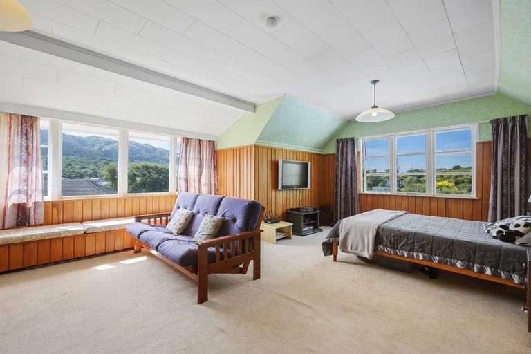 Photo of property in 61 Ranui Terrace, Tawa, Wellington, 5028
