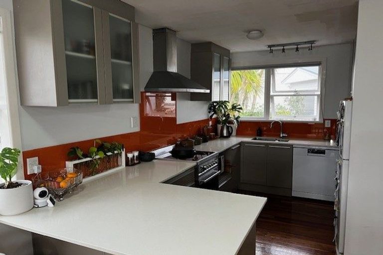 Photo of property in 41b Vera Road, Te Atatu South, Auckland, 0610