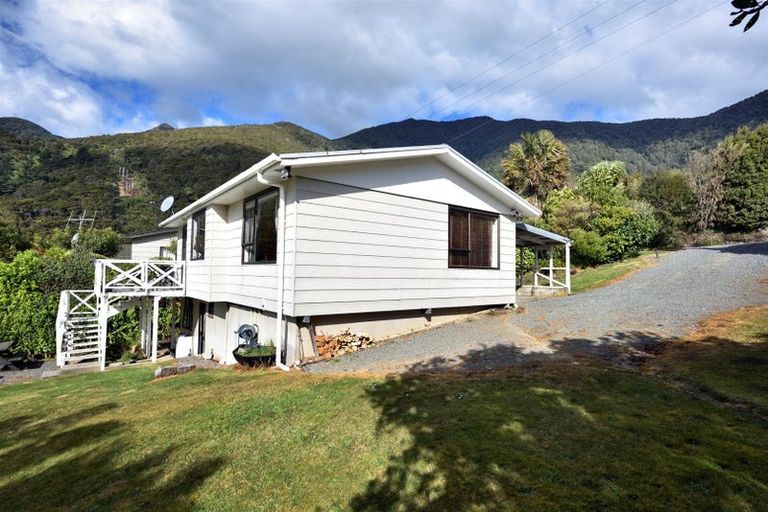 Photo of property in 3 Field Terrace, Okiwi Bay, French Pass, 7193
