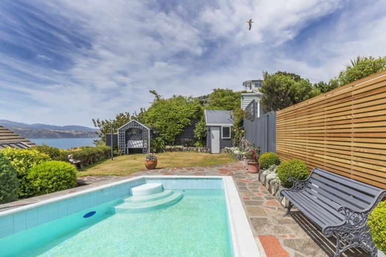 Photo of property in 10 Tai Paku Paku Road, Karaka Bays, Wellington, 6022