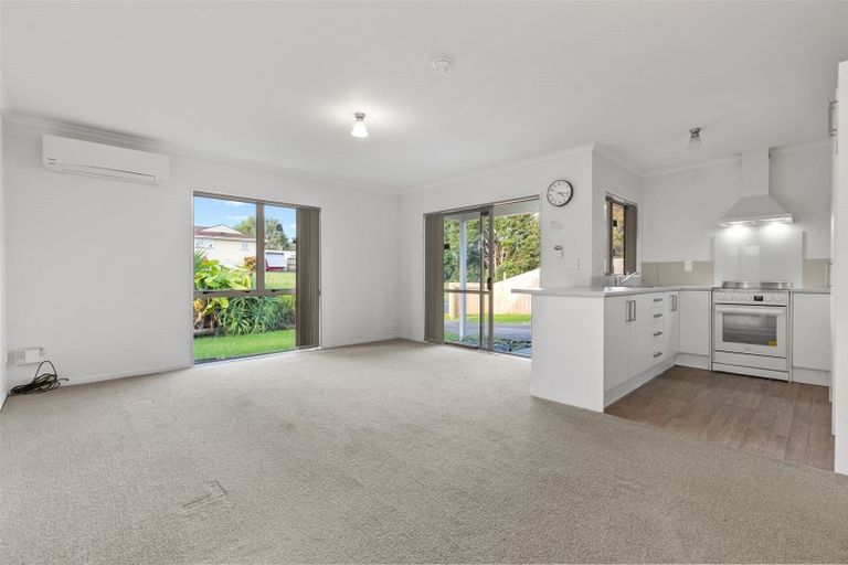 Photo of property in 43 Kindergarten Drive, Conifer Grove, Takanini, 2112