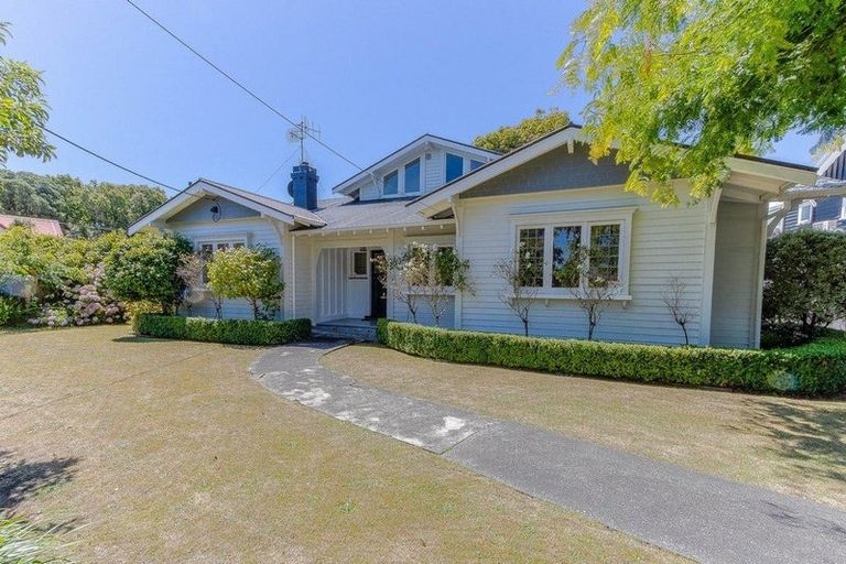 Photo of property in 16 Grey Street, College Estate, Whanganui, 4500
