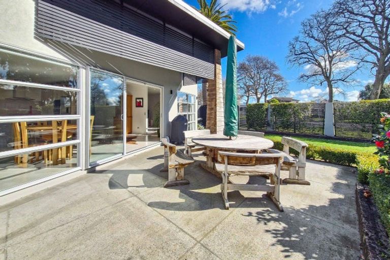 Photo of property in 6 The Oaks, Awapuni, Palmerston North, 4412