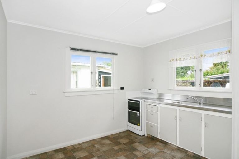 Photo of property in 34 Tarahua Road, Vogeltown, New Plymouth, 4310