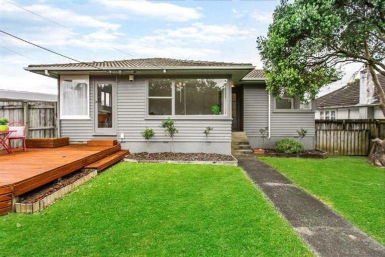 Photo of property in 1/29 Woodside Road, Massey, Auckland, 0614