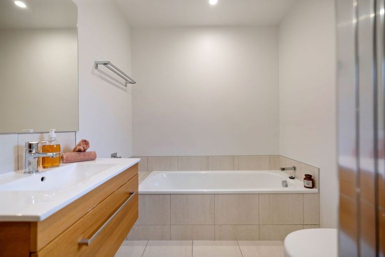 Photo of property in 42 Sylvan Street, Lake Hayes, Queenstown, 9304