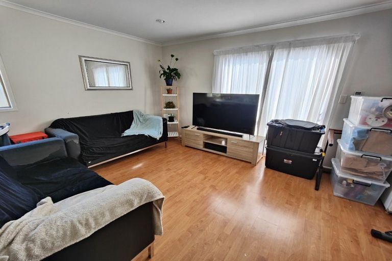 Photo of property in 12 Tyndrum Place, Highland Park, Auckland, 2010