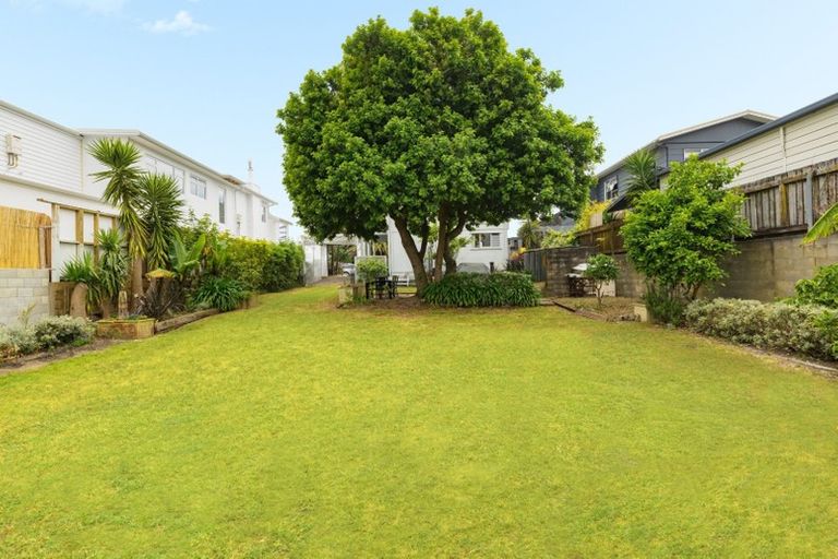 Photo of property in 94 Karewa Parade, Papamoa Beach, Papamoa, 3118