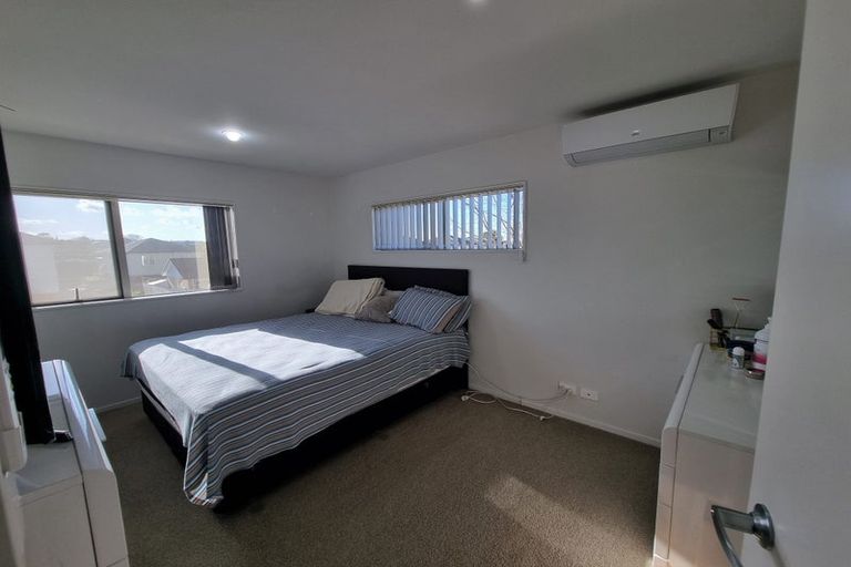 Photo of property in 26 Brashier Circle, Sunnyvale, Auckland, 0612