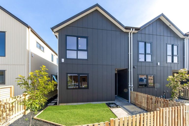 Photo of property in 6 Kiekie Street, Westgate, 0814