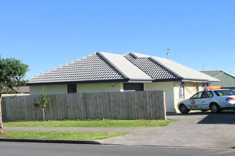Photo of property in 17 Robin Brooke Drive, Flat Bush, Auckland, 2019