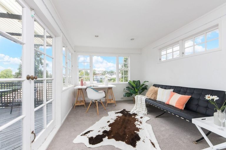 Photo of property in 28 Tamahere Drive, Glenfield, Auckland, 0629