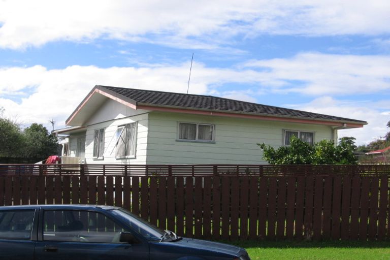 Photo of property in 6 Styca Place, Sunnyvale, Auckland, 0612