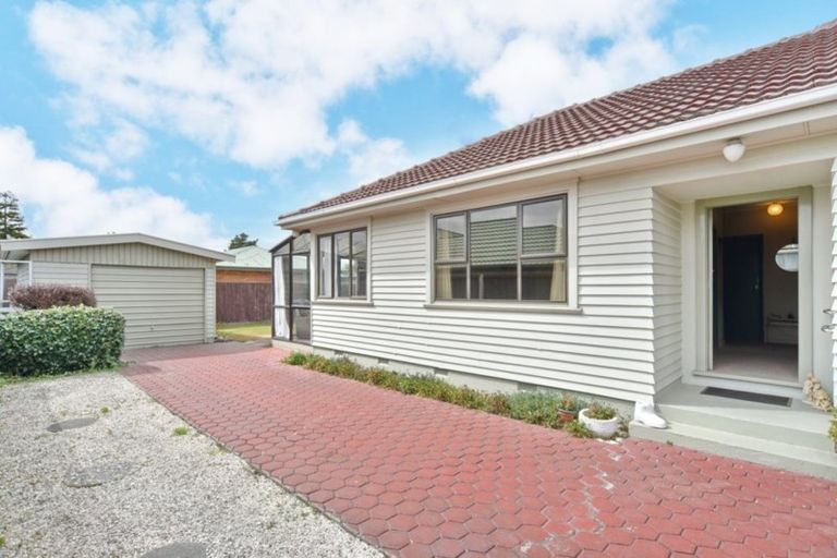 Photo of property in 72 Racecourse Road, Sockburn, Christchurch, 8042