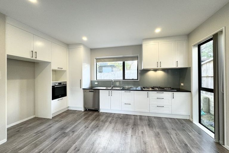 Photo of property in 6b St Catherine Crescent, West Harbour, Auckland, 0618