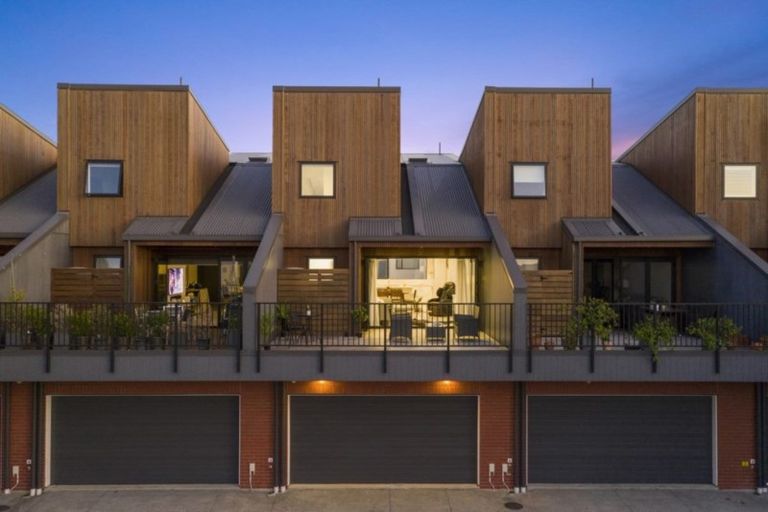 Photo of property in 80 Hobsonville Point Road, Hobsonville, Auckland, 0616