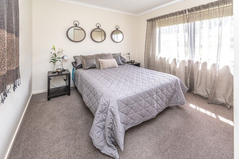 Photo of property in Caversham Park, 2/33 Caversham Road, Westmere, Whanganui, 4501