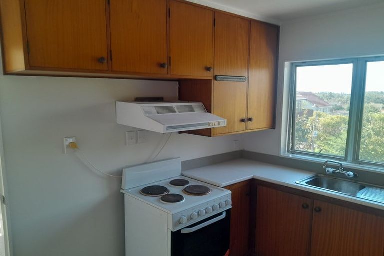 Photo of property in 1/2 Northwick Place, Hillcrest, Auckland, 0627
