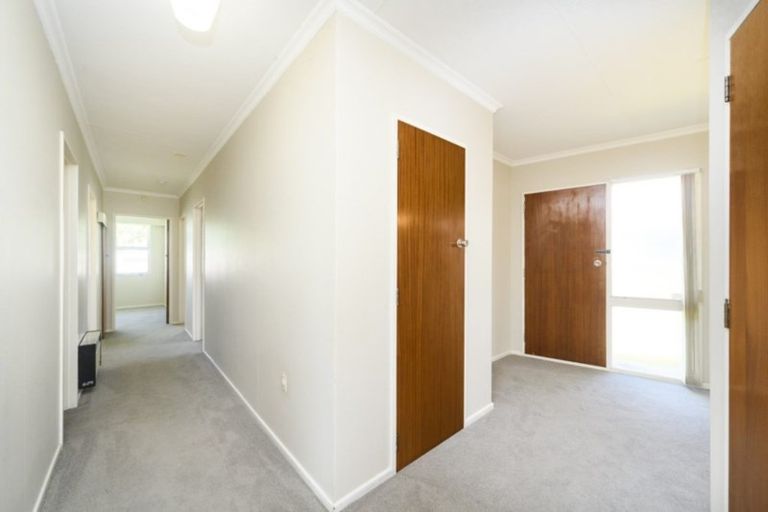 Photo of property in 87 Wikiriwhi Crescent, Awapuni, Palmerston North, 4412
