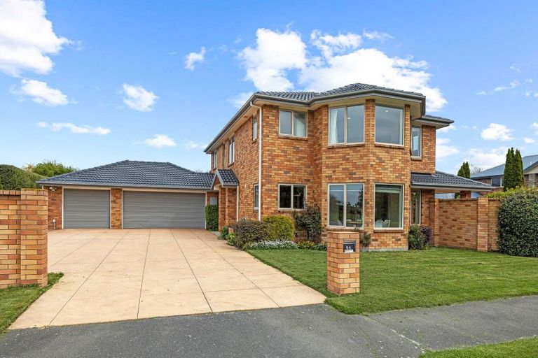 Photo of property in 64 Willowview Drive, Redwood, Christchurch, 8051