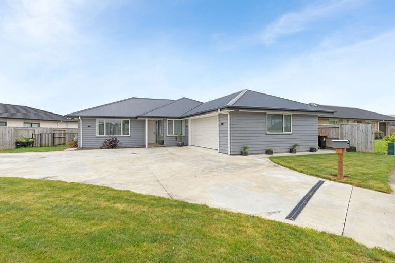 Photo of property in 1 Gibraltar Way, Fitzherbert, Palmerston North, 4410