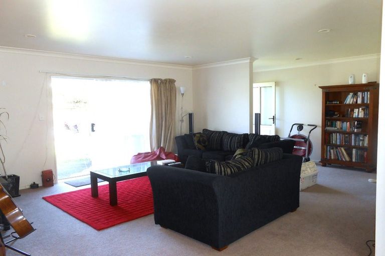 Photo of property in 72 Sutton Crescent, Papakura, 2110