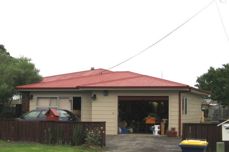 Photo of property in 35 Buscomb Avenue, Henderson, Auckland, 0610