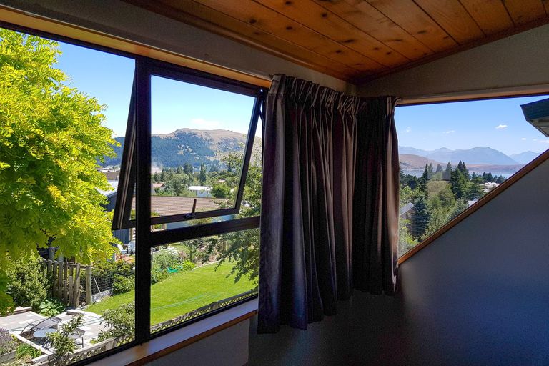 Photo of property in 3 Hamilton Drive, Lake Tekapo, 7999