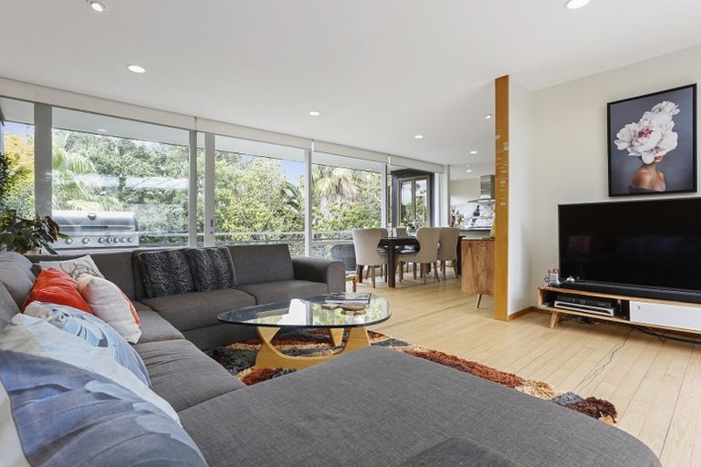 Photo of property in 10 Sandford Street, Campbells Bay, Auckland, 0630