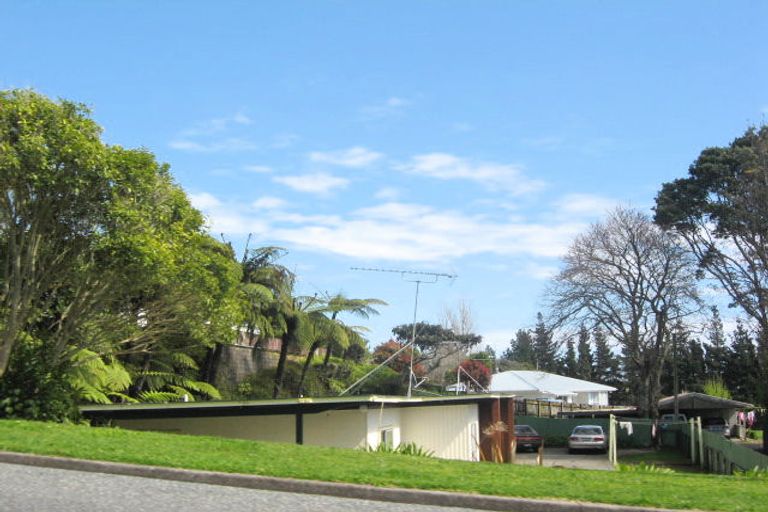 Photo of property in 52 Queens Road, Glen Avon, New Plymouth, 4312