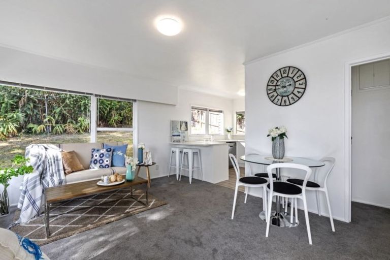 Photo of property in 2/12a Ondine Place, Glenfield, Auckland, 0629