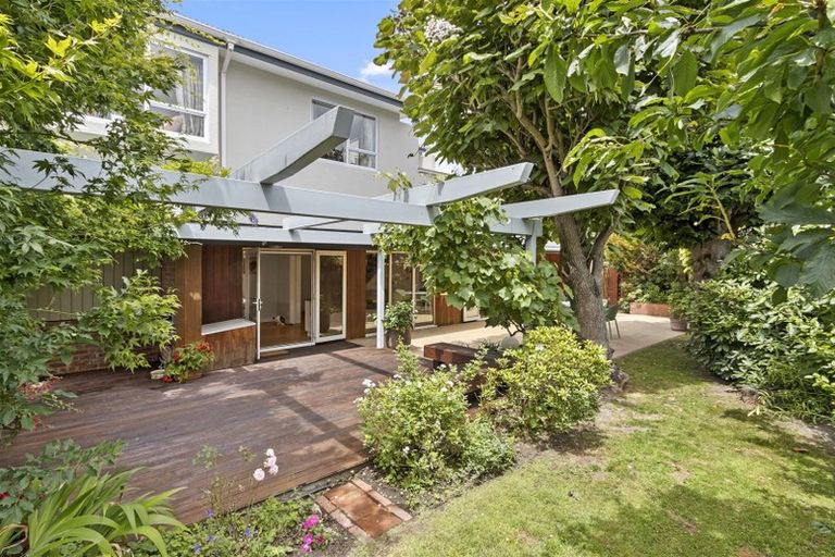 Photo of property in 7 Sawtell Place, Northcote, Christchurch, 8052