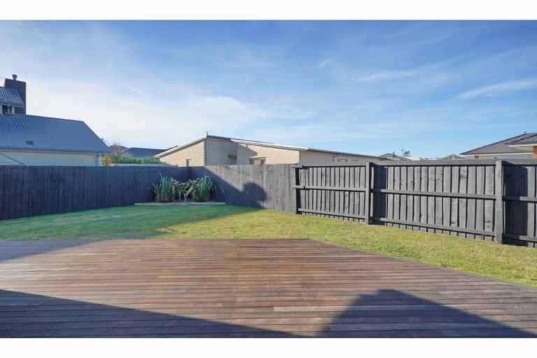 Photo of property in 5 Corsican Grove, Parklands, Christchurch, 8083