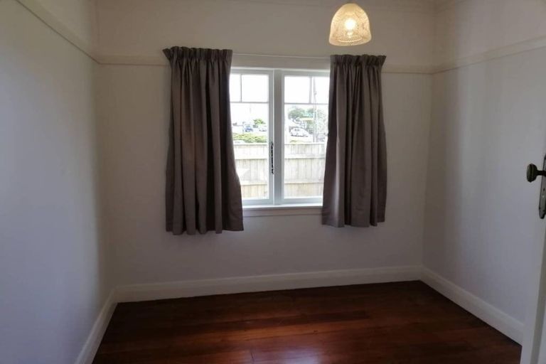 Photo of property in 1a Central Terrace, Alicetown, Lower Hutt, 5010