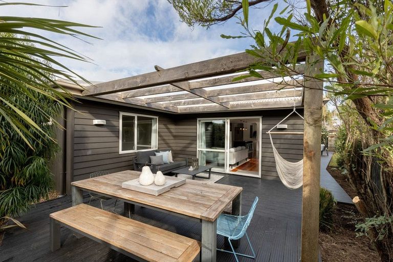 Photo of property in 1 Kokihi Close, Papamoa Beach, Papamoa, 3118