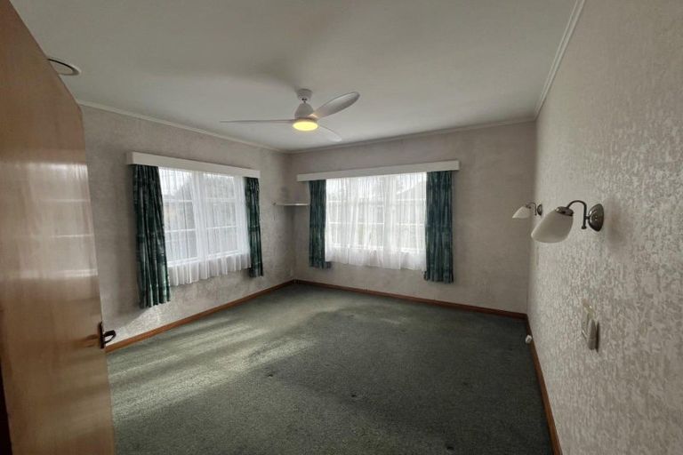 Photo of property in 27 Somerset Street, Brooklands, New Plymouth, 4310