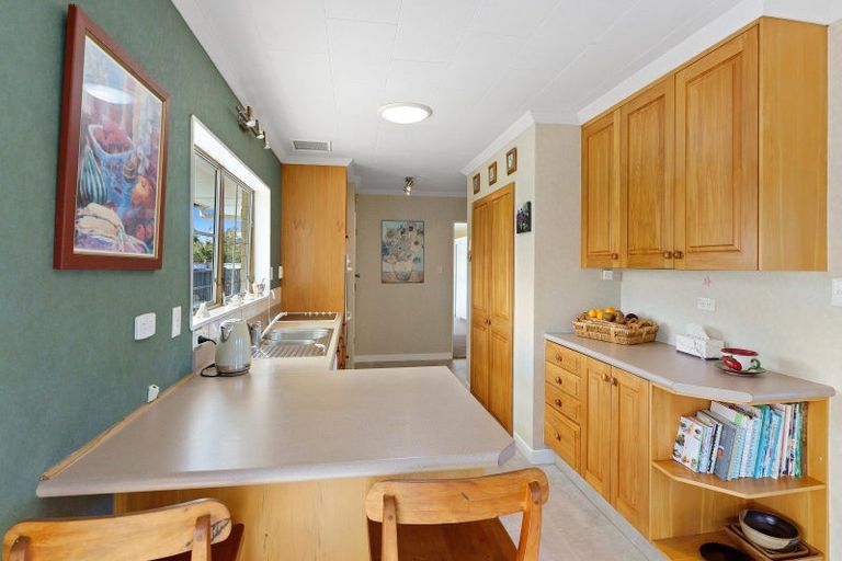 Photo of property in 8 Knights Grove, Otaki, 5512