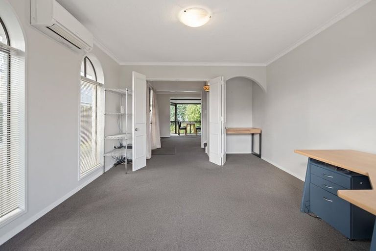 Photo of property in 2 Ringwood Place, Avonhead, Christchurch, 8042
