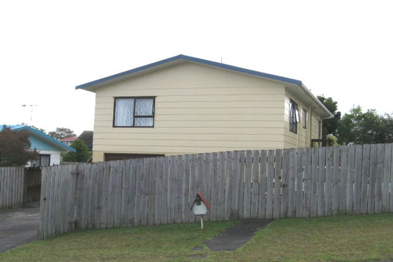 Photo of property in 1/6 Mona Vale, West Harbour, Auckland, 0618