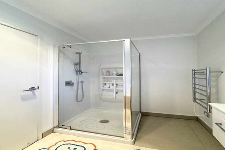 Photo of property in 61d Fields Parade, Oteha, Auckland, 0632