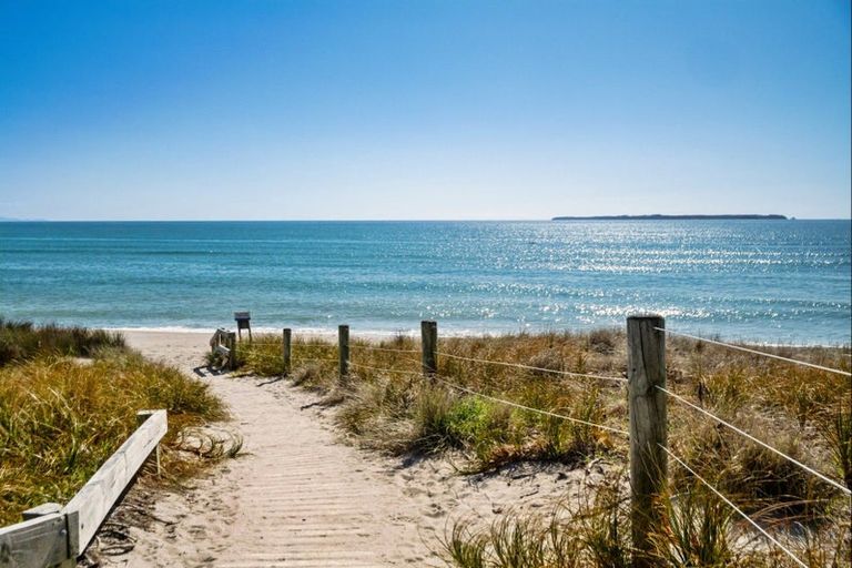 Photo of property in 60 Karewa Parade, Papamoa Beach, Papamoa, 3118