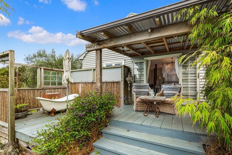 Photo of property in 70 Mahana Road, Waimauku, 0881