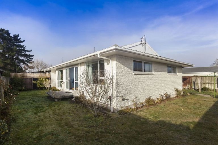 Photo of property in 2/185 Queenspark Drive, Parklands, Christchurch, 8083
