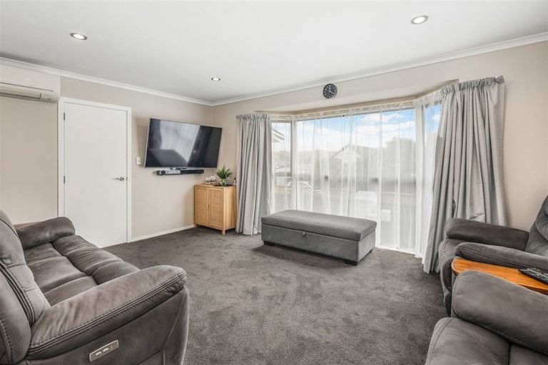 Photo of property in 166 Mark Avenue, Grenada Village, Wellington, 6037