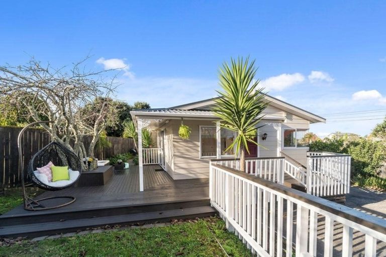 Photo of property in 1/3 Helga Crescent, Te Atatu Peninsula, Auckland, 0610